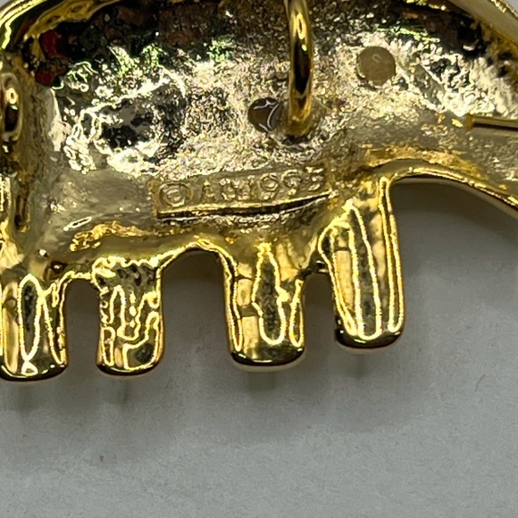 Vintage 1995 Mini Elephant Gold Tone Brooch Pin Jewelry Accessory Collectible - Picture 4 of 7